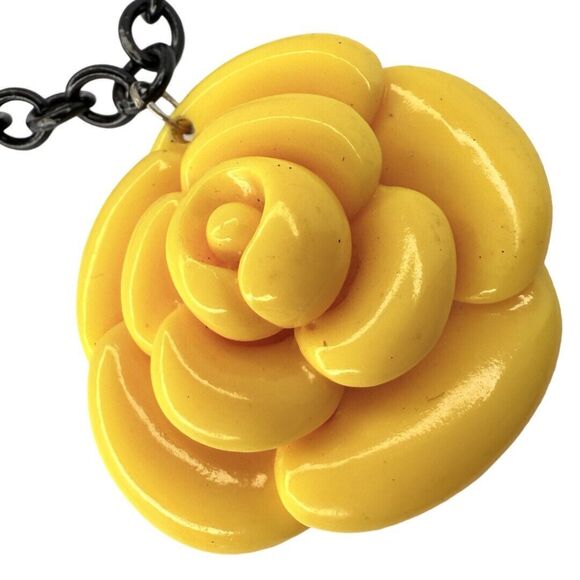 VTG Yellow Molded Rose Pendant Necklace 16” Black Chain Cottagecore Bold - Picture 12 of 14